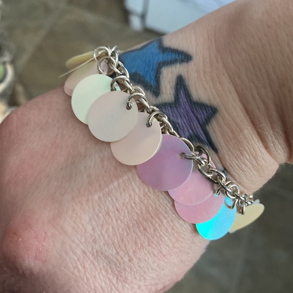 chain link bracelet with iridescent circles - Picture 4 of 4